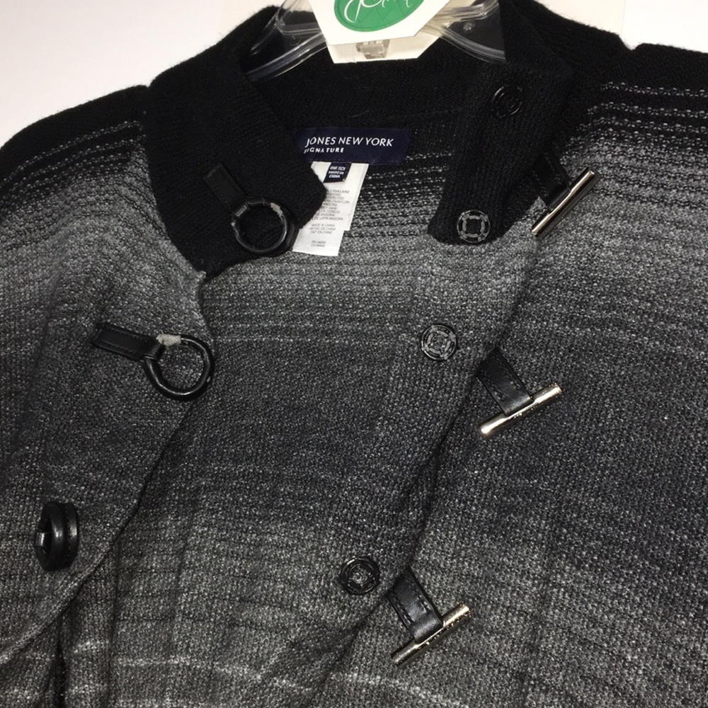 Jones New York Signature Poncho w/toggles + snaps - Picture 5 of 16